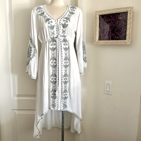 R. Vivimos / High~Low Embroidered Dress / Boho - Picture 2 of 16